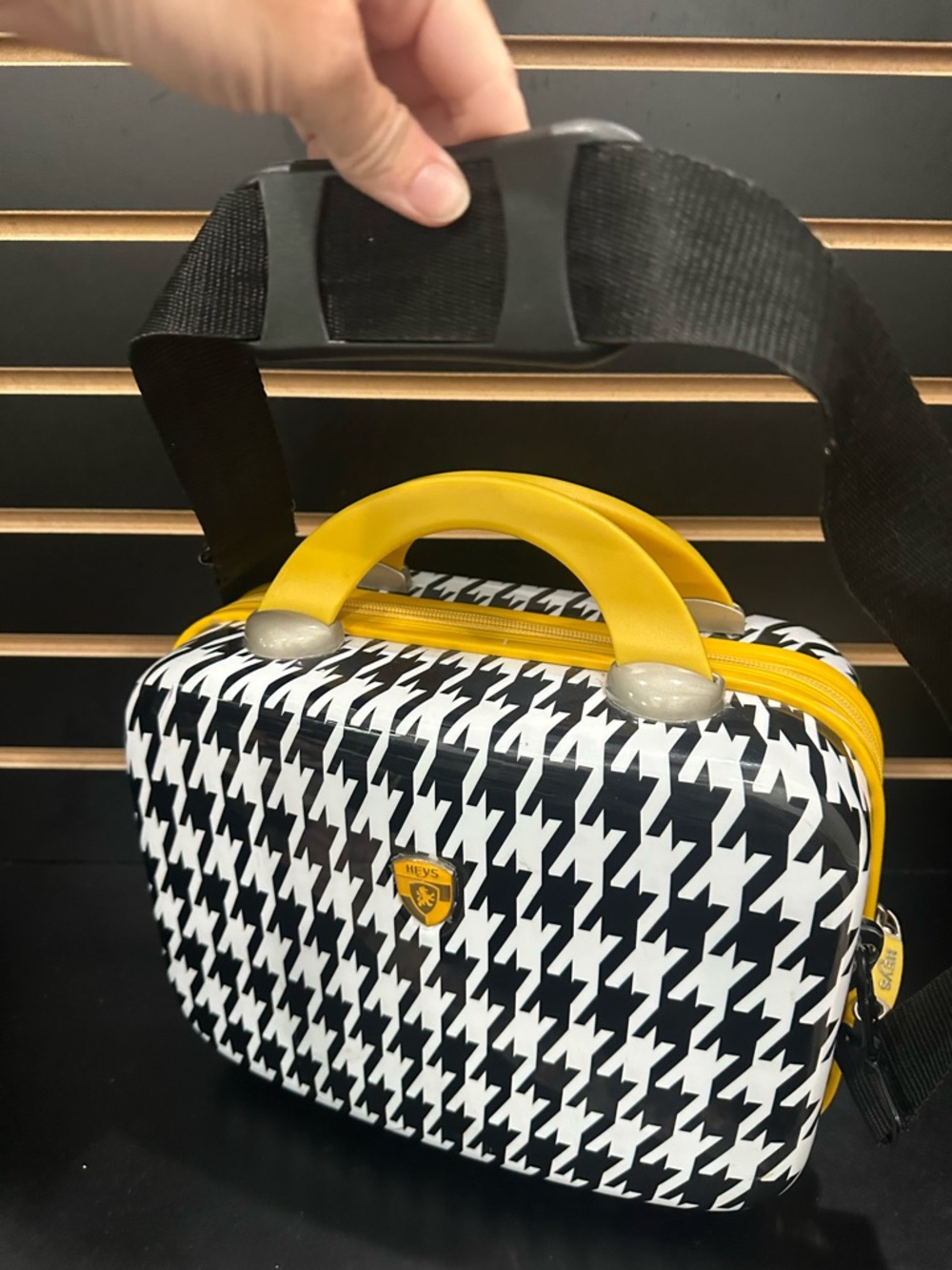 HEYS Cosmetic Luggage Black & White Houndstooth Hard Case Bag with Yellow Handle - Picture 4 of 9